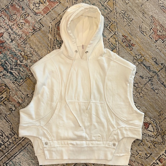 FREE PEOPLE MOVEMENT VEST - Picture 1 of 4